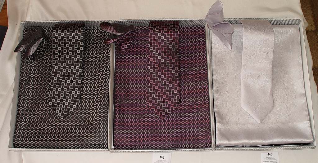 Комплект подарочный (галстук, кашне и платочек)