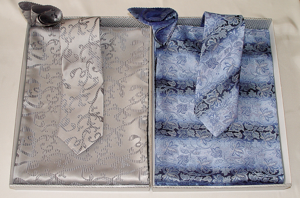 Комплект подарочный (галстук, кашне и платочек)
