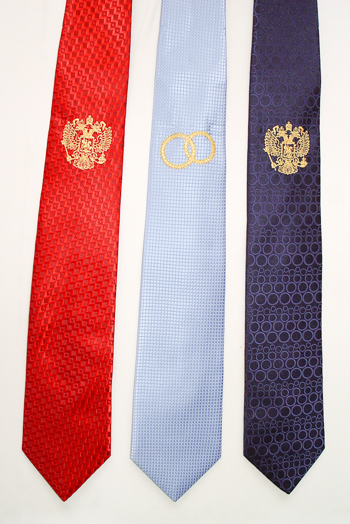Галстук с эмблемой — фронтальная сторона, красный и синий «Герб России», Свадебный